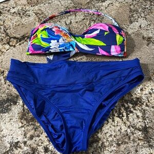 La Blanca 2-piece swimsuit size 8 like a new condition.
